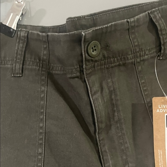 Eddie Bauer Dark Olive Women's Cargo Shorts Size 14 - Picture 5 of 7